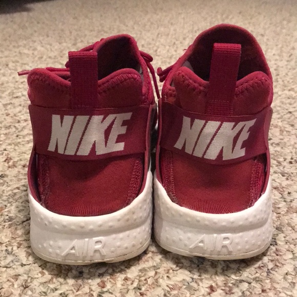 Women’s Nike Air Huaraches - Picture 2 of 7